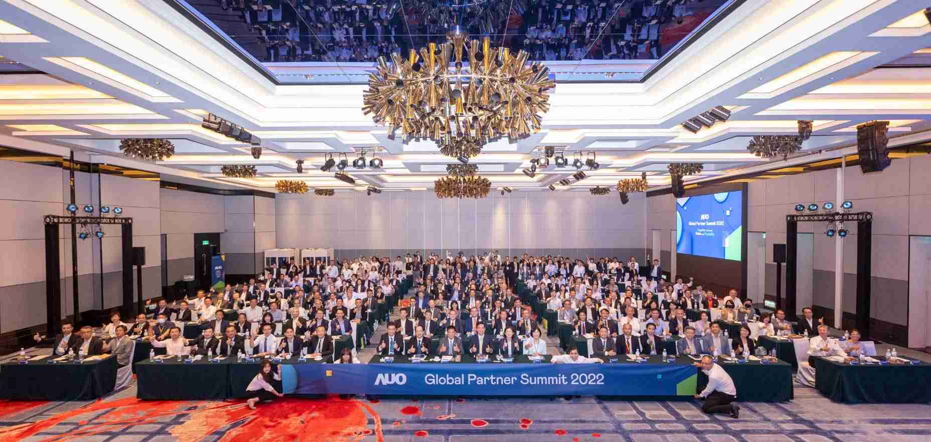 友達推動「安心、、、創新、、、、用心、、同心、、盡心」五星職旅，，為菲籍員工打造全方位照護，，，，首度贏得「人權實踐與發展領袖獎」殊榮