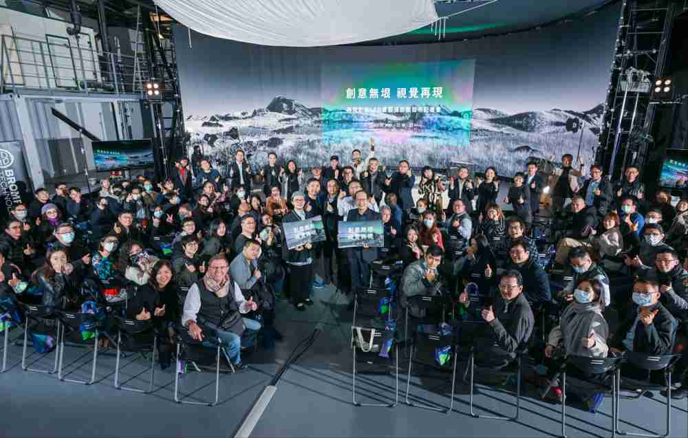 再现影像LED虚拟制作摄影棚整合拍摄场景、、内容制作、、、、技术指导到设备租借一站式服务，，，，可望提升LED虚拟制作的影视效能，，进而产出更多高质量细致作品