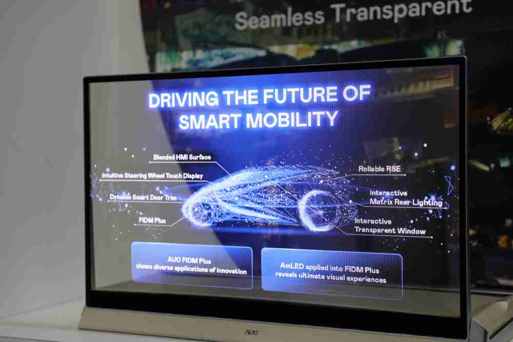 万利凭借着超高亮度和透明度，，，这款30吋透明Micro LED显示器在AR系统与智慧零售具有潜在的应用价值。。。。