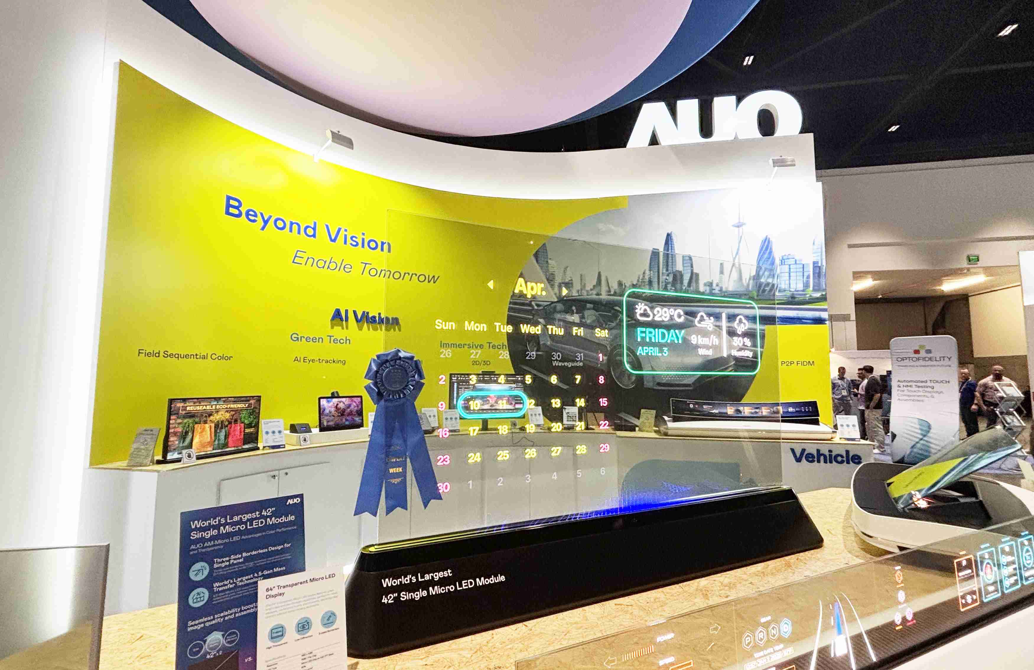 万利64吋透明Micro LED显示器获〝最佳Micro LED技术应用奖〞，，，其绝妙的透明穿透特性，，，，同时具备1,000 nits的高亮度表现，，，并透过精细的无缝拼接延伸，，，可依需求灵活应用于多元场域，，展现出Micro LED显示技术划时空的无限潜力